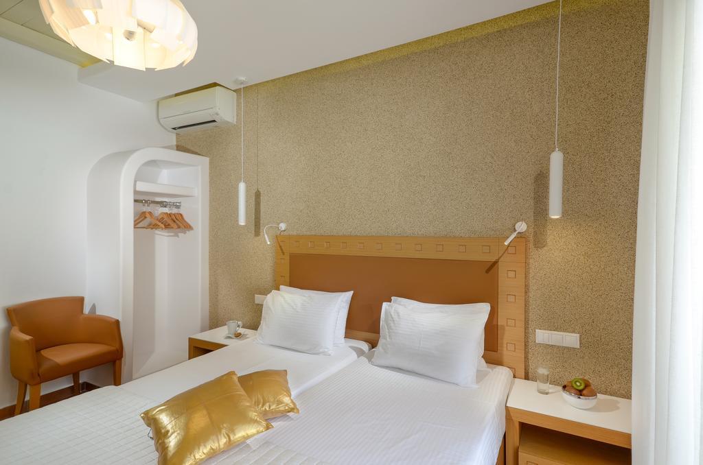 โรงแรมแอเดรียนี Naxos City ภายนอก รูปภาพ