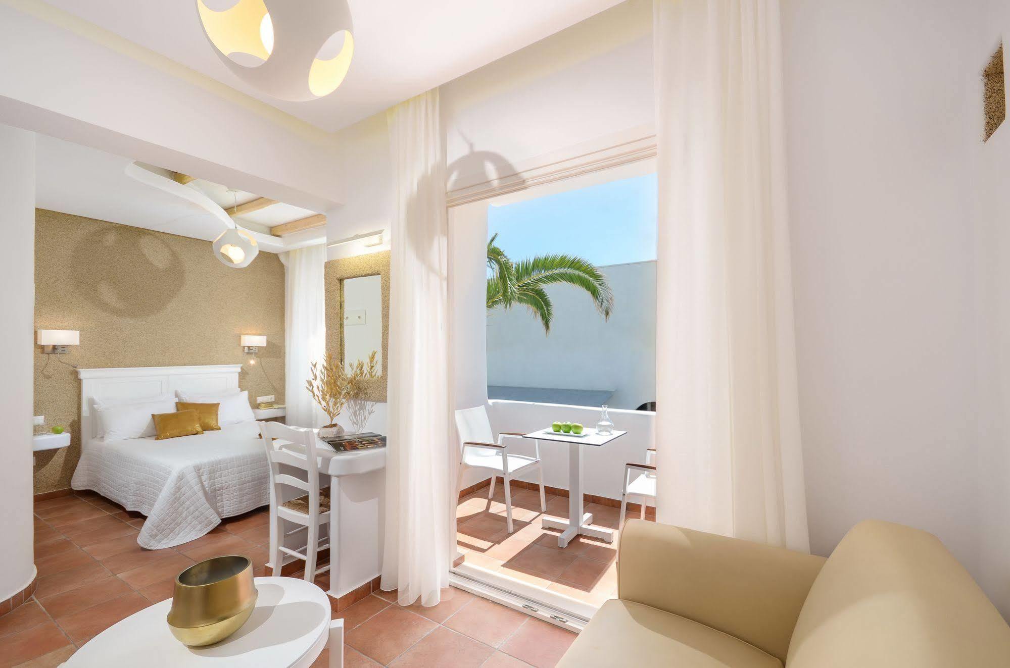 โรงแรมแอเดรียนี Naxos City ภายนอก รูปภาพ