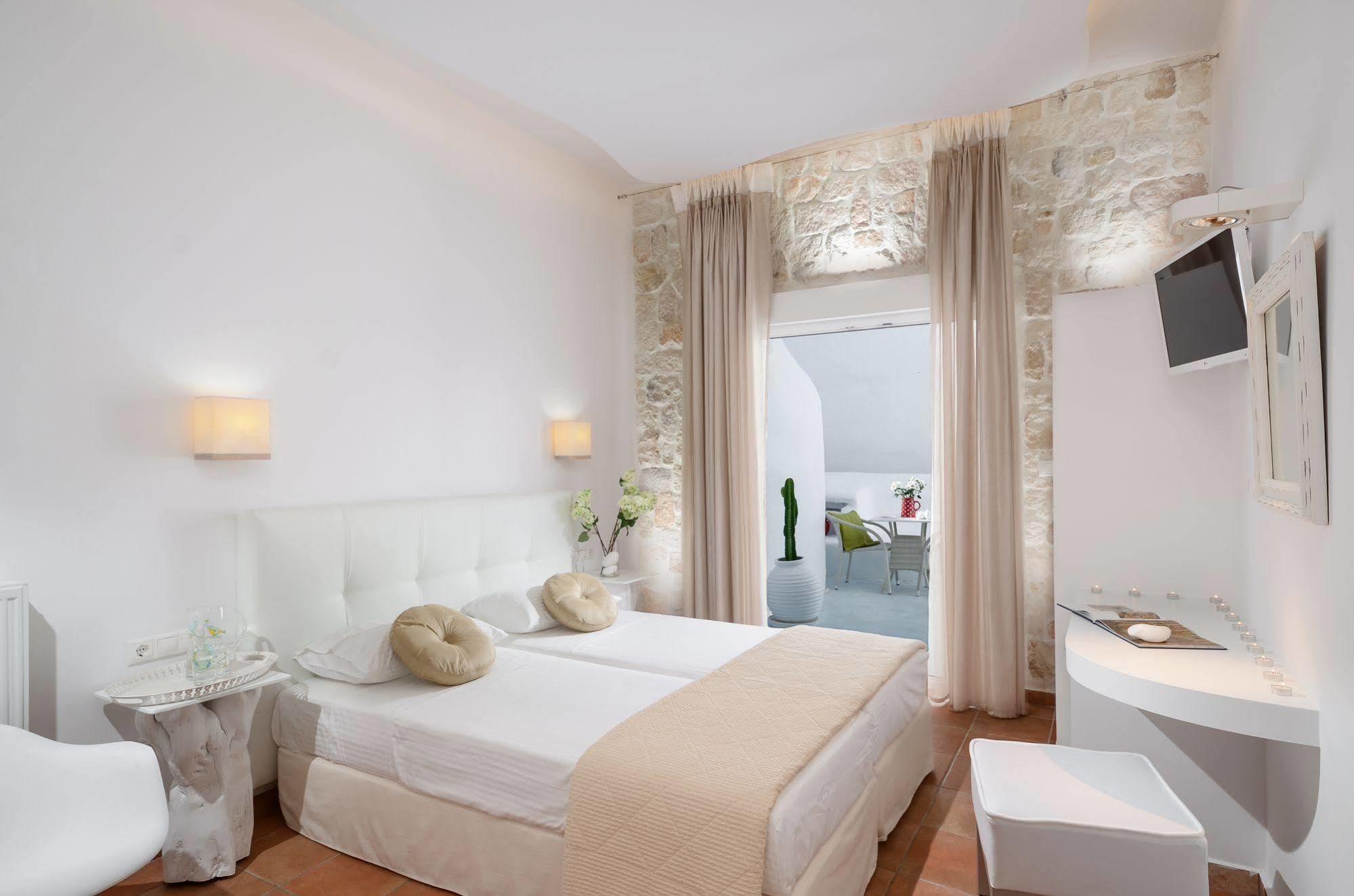 โรงแรมแอเดรียนี Naxos City ภายนอก รูปภาพ