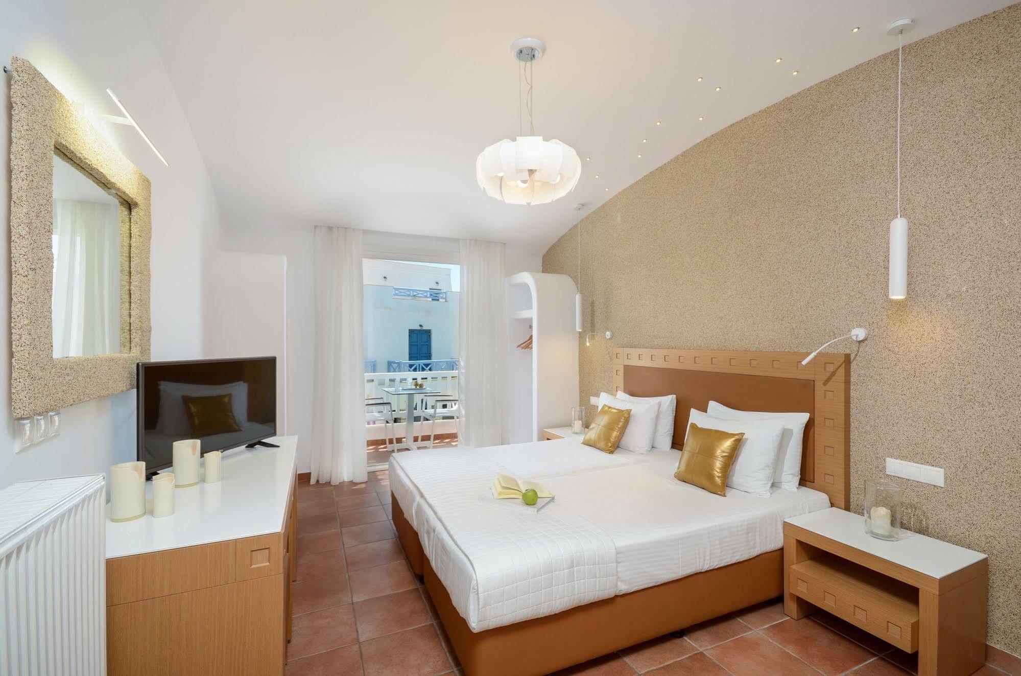 โรงแรมแอเดรียนี Naxos City ภายนอก รูปภาพ