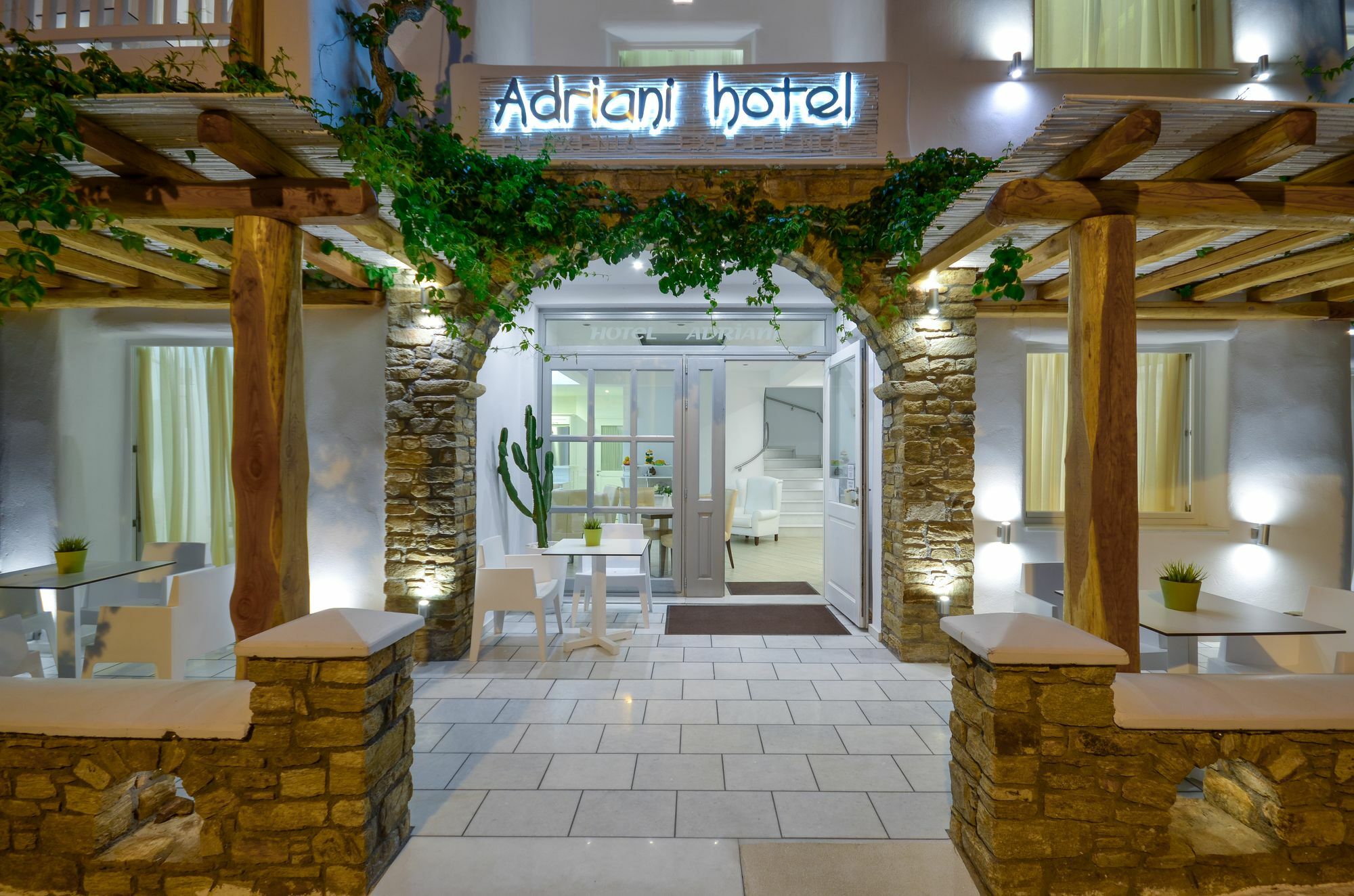 โรงแรมแอเดรียนี Naxos City ภายนอก รูปภาพ
